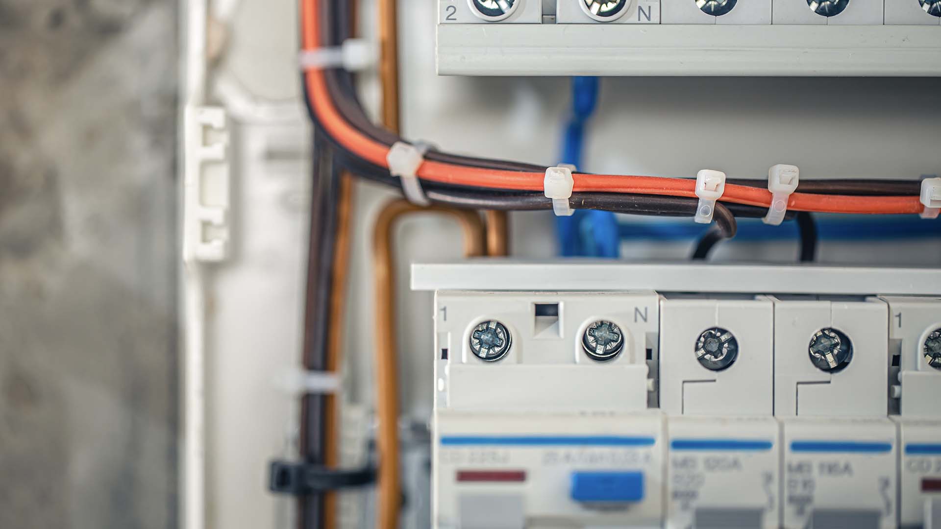 Électricité : quelles sont les normes électriques à connaître pour une installation conforme ?