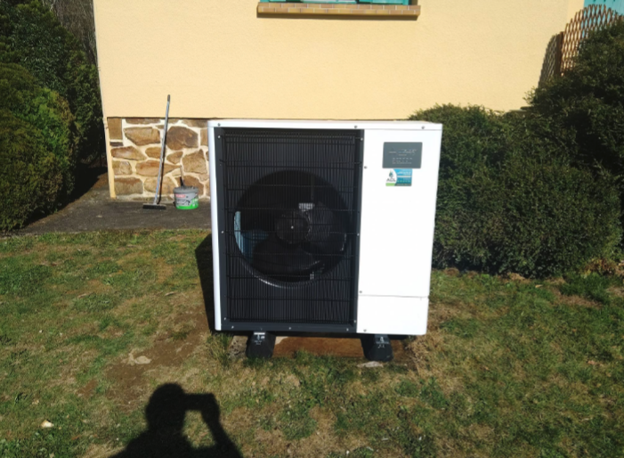 Pompe à chaleur air-eau<br />

